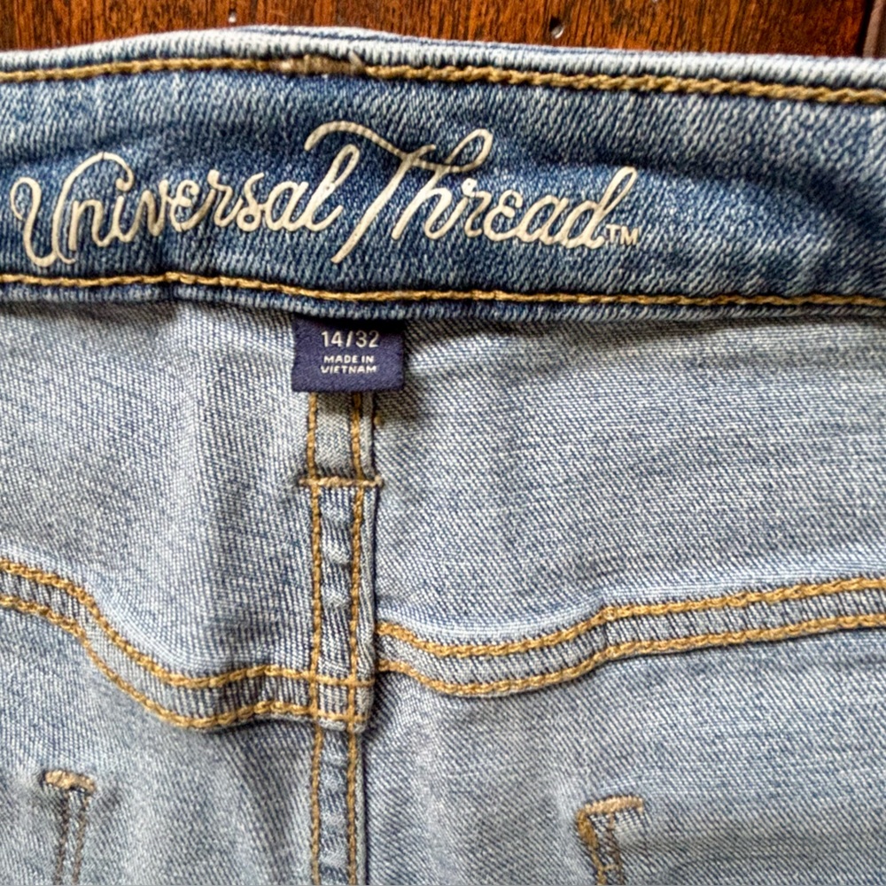 Universal Thread Jeans. Size 14 Cropped - image 3